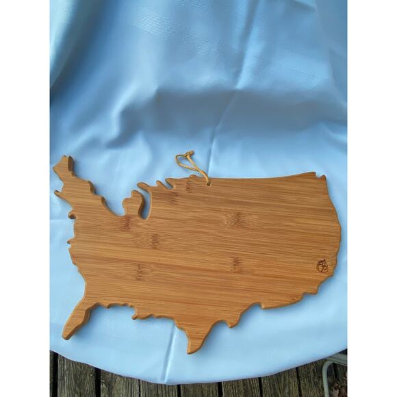 All Wood Cutting Serving Board shaped like America / USA / United States EUC - Picture 11 of 14
